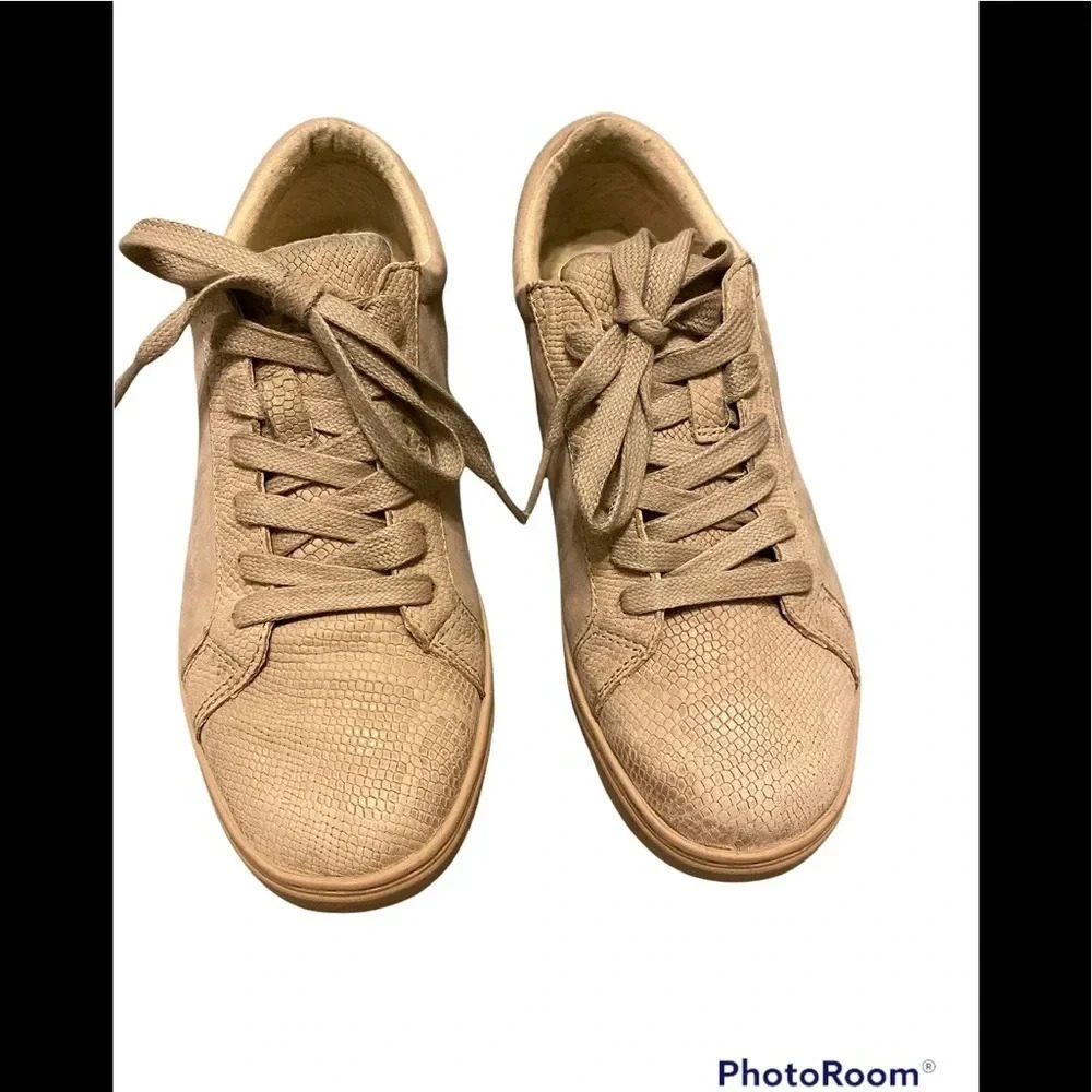 UGG Lace Up Reptile Print Sneaker Sz 8.5